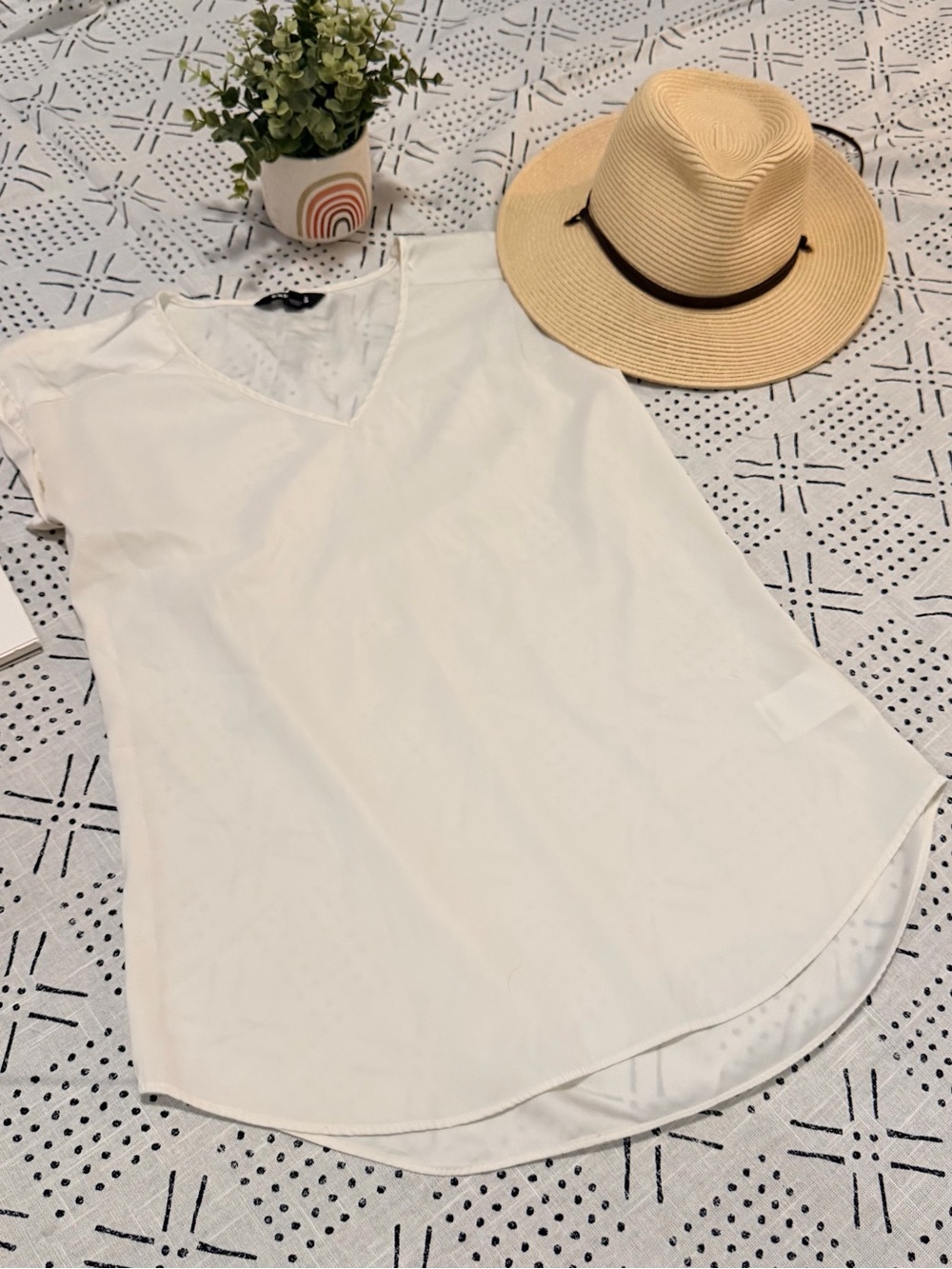 Express White V-Neck Short Sleeve Blouse